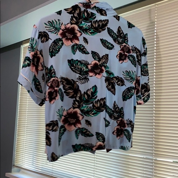 Hawaiian cropped buttoned up shirt - Picture 2 of 2